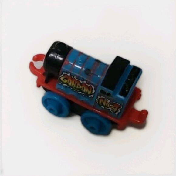 Thomas & Friends Minis Graffiti Gordon (No. 4) – Blue Body, Spray-Painted Vibe – - Picture 5 of 6